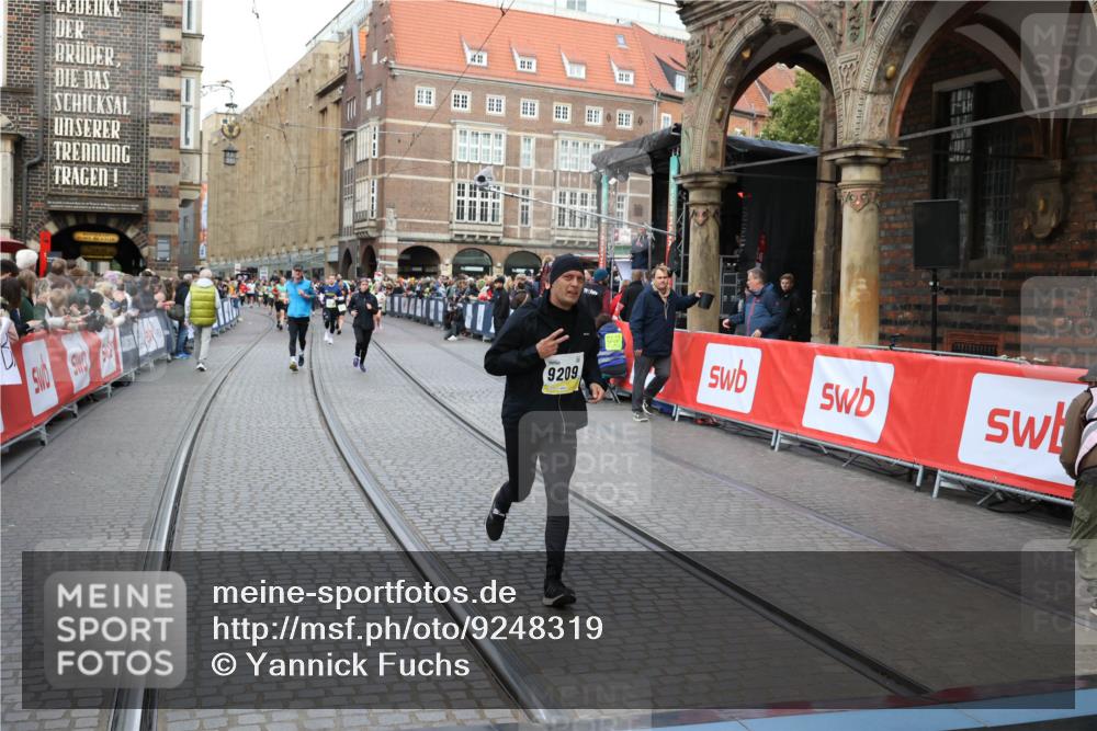 05.10.2025 - 20. swb-Marathon Bremen Yannick Fuchs http://msf.ph/oto/9248319 05.10.2025 10:52:46 Ziel 8888, 9209, 9439, 9517, 9903, 10388, 10548, 11283, 11413 meine-sportfotos.de