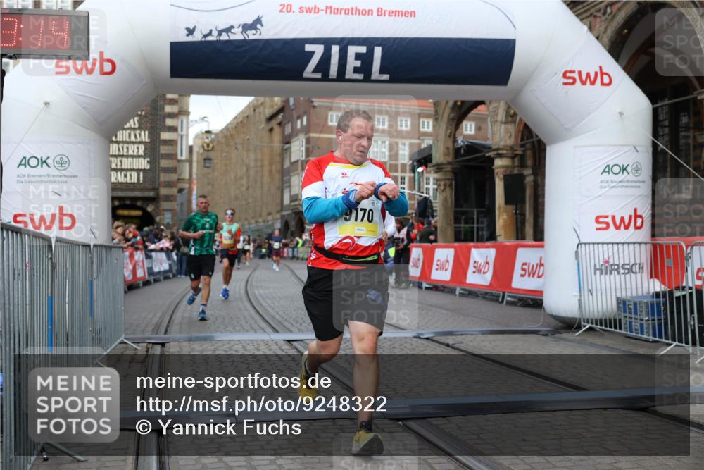 05.10.2025 - 20. swb-Marathon Bremen Yannick Fuchs http://msf.ph/oto/9248322 05.10.2025 10:44:03 Ziel 9170, 9865, 11256, 11683 meine-sportfotos.de