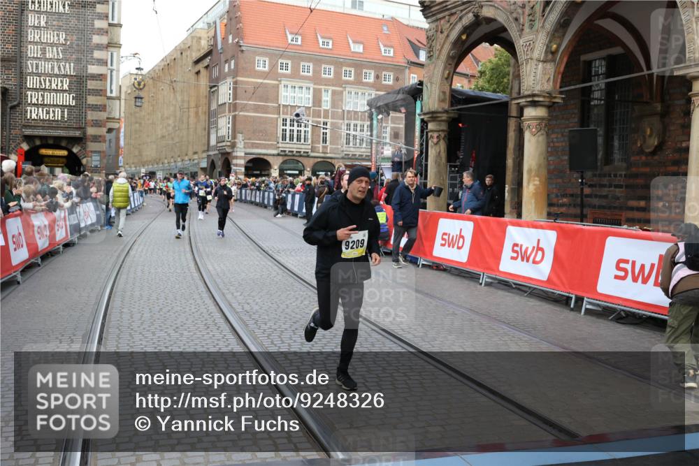05.10.2025 - 20. swb-Marathon Bremen Yannick Fuchs http://msf.ph/oto/9248326 05.10.2025 10:52:46 Ziel 8888, 9209, 9439, 9517, 9903, 10388, 10548, 11283, 11413 meine-sportfotos.de