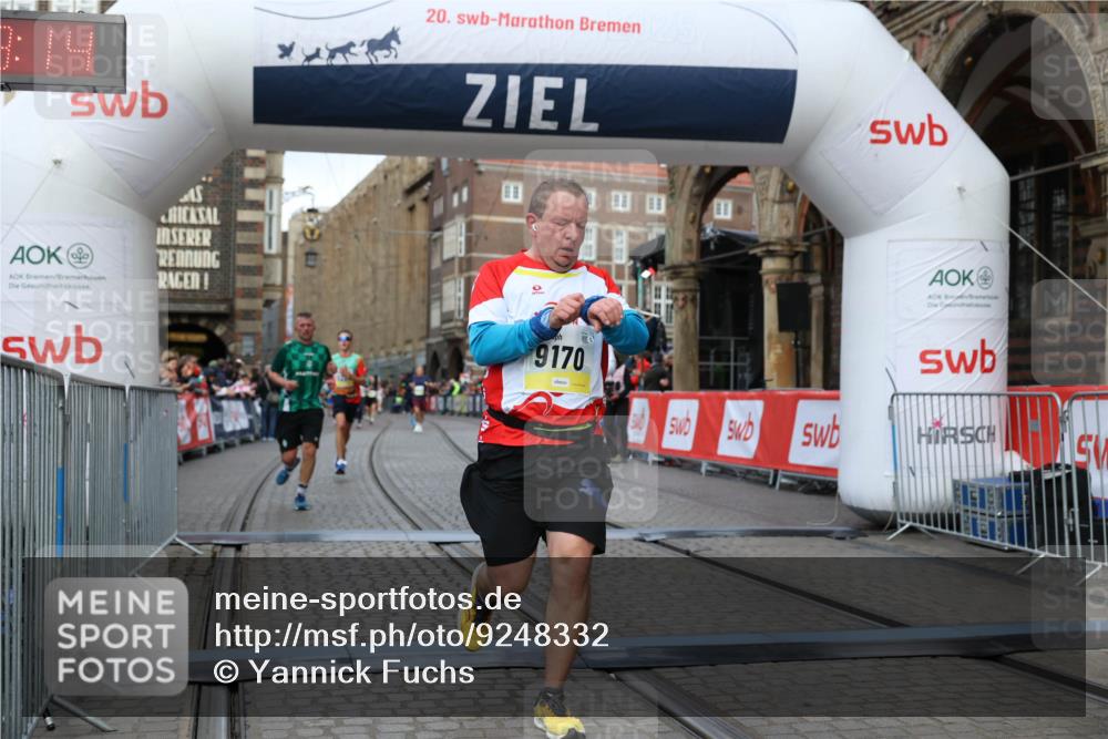 05.10.2025 - 20. swb-Marathon Bremen Yannick Fuchs http://msf.ph/oto/9248332 05.10.2025 10:44:03 Ziel 9170, 9865, 11256, 11683 meine-sportfotos.de