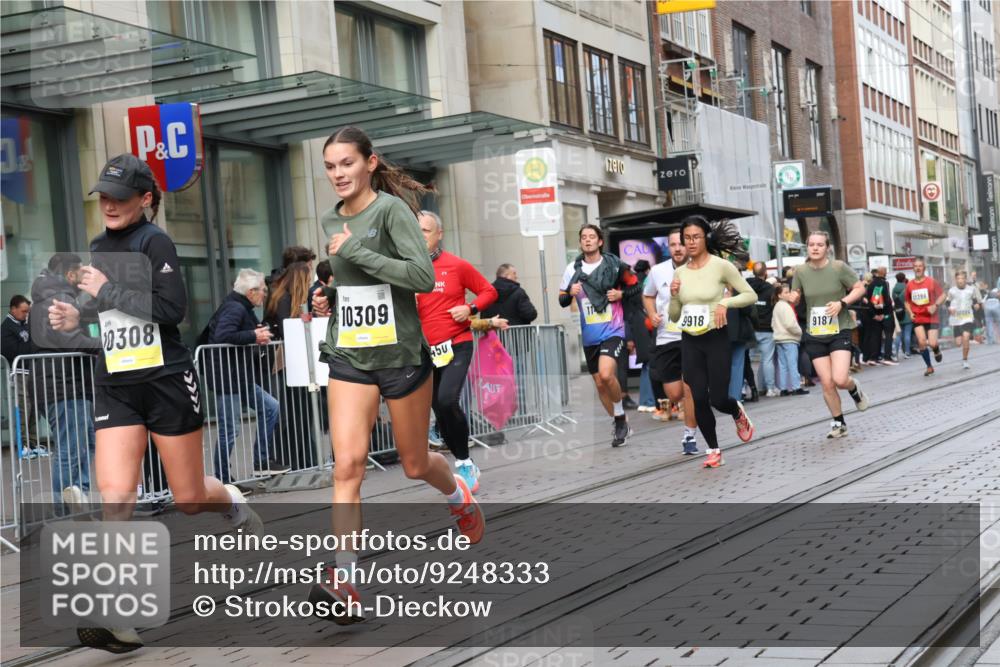 05.10.2025 - 20. swb-Marathon Bremen Strokosch-Dieckow http://msf.ph/oto/9248333 05.10.2025 10:52:41 Ziel 9187, 9214, 9284, 9449, 9501, 9650, 9703, 9830, 9834, 9918, 9985, 10064, 10128, 10242, 10308, 10309, 10349, 10460, 10466, 10514, 10539, 10779, 10955, 10958, 10997, 11259, 11300, 11377, 11398, 11411, 11450, 11512, 11722, 9187, 9214, 9284, 9449, 9501, 9650, 9703, 9830, 9834, 9918, 9985, 10064, 10128, 10242, 10308, 10309, 10349, 10460, 10466, 10514, 10539, 10779, 10955, 10958, 10997, 11398, 11450, 11722 meine-sportfotos.de