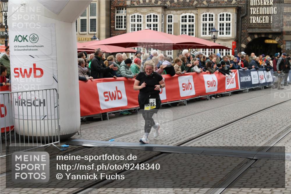 05.10.2025 - 20. swb-Marathon Bremen Yannick Fuchs http://msf.ph/oto/9248340 05.10.2025 11:12:45 Ziel 9736, 10190, 11285 meine-sportfotos.de