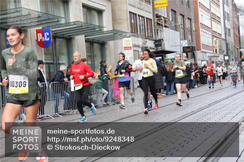 05.10.2025 - 20. swb-Marathon Bremen Strokosch-Dieckow http://msf.ph/oto/9248348 05.10.2025 10:52:42 Ziel 9187, 9284, 9449, 9501, 9650, 9703, 9830, 9834, 9918, 9985, 10064, 10128, 10242, 10308, 10309, 10349, 10460, 10466, 10514, 10539, 10779, 10955, 10958, 10997, 11259, 11300, 11377, 11398, 11411, 11450, 11512, 11722, 9187, 9284, 9449, 9501, 9650, 9703, 9830, 9834, 9918, 9985, 10064, 10128, 10242, 10308, 10309, 10349, 10460, 10466, 10514, 10539, 10779, 10955, 10958, 10997, 11398, 11450, 11722 meine-sportfotos.de