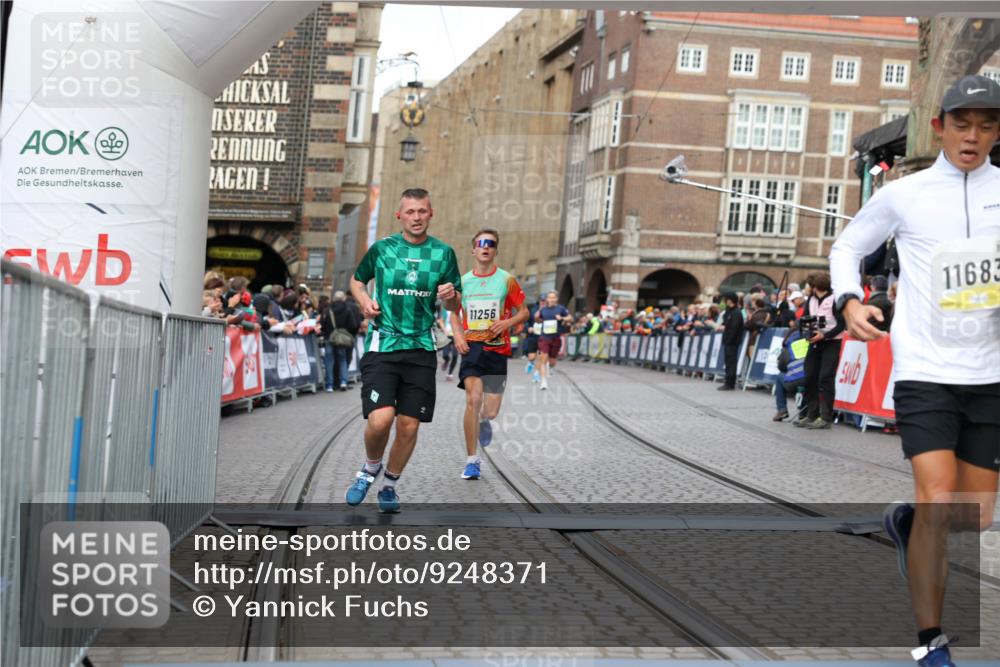 05.10.2025 - 20. swb-Marathon Bremen Yannick Fuchs http://msf.ph/oto/9248371 05.10.2025 10:44:04 Ziel 9170, 9865, 11256, 11683 meine-sportfotos.de