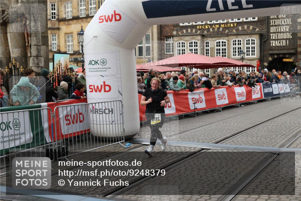 05.10.2025 - 20. swb-Marathon Bremen Yannick Fuchs http://msf.ph/oto/9248379 05.10.2025 11:12:46 Ziel 10190, 11285 meine-sportfotos.de
