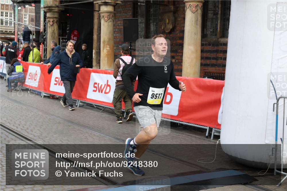 05.10.2025 - 20. swb-Marathon Bremen Yannick Fuchs http://msf.ph/oto/9248380 05.10.2025 10:52:48 Ziel 9209, 9439, 9517, 10548, 10833, 11587 meine-sportfotos.de