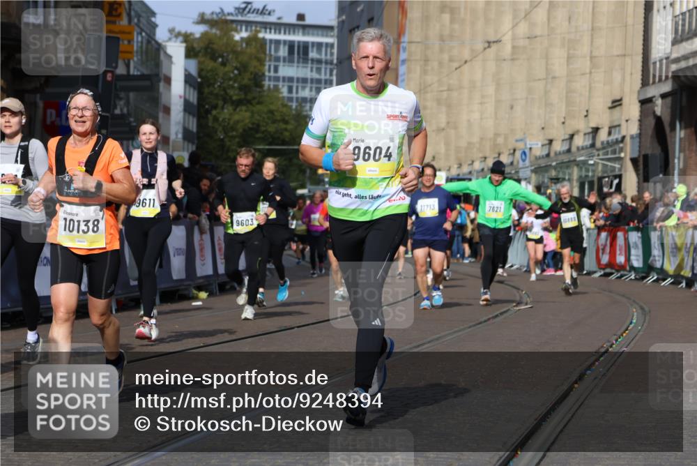05.10.2025 - 20. swb-Marathon Bremen Strokosch-Dieckow http://msf.ph/oto/9248394 05.10.2025 11:00:03 Ziel 7621, 9005, 9381, 9603, 9604, 9611, 9666, 10138, 10290, 10291, 10311, 10489, 10572, 11026, 11125, 11266, 11600, 11639 meine-sportfotos.de