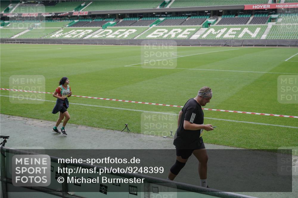 05.10.2025 - 20. swb-Marathon Bremen Michael Burmester http://msf.ph/oto/9248399 05.10.2025 10:39:07 Laufen im Stadion 7199, 7654, 7788, 8123, 9182, 9184, 9224, 9225, 9229, 9235, 9269, 9300, 9322, 9324, 9325, 9331, 9335, 9379, 9394, 9398, 9409, 9515, 9610, 9628, 9644, 9660, 9668, 9713, 9752, 9765, 9771, 9782, 9850, 9890, 9908, 9915, 9927, 9940, 9944, 9978, 9998, 10018, 10021, 10106, 10142, 10205, 10213, 10238, 10255, 10258, 10289, 10297, 10371, 10404, 10405, 10439, 10446, 10478, 10483, 10498, 10511, 10529, 10551, 10557, 10623, 10734, 10853, 9210, 10033 meine-sportfotos.de