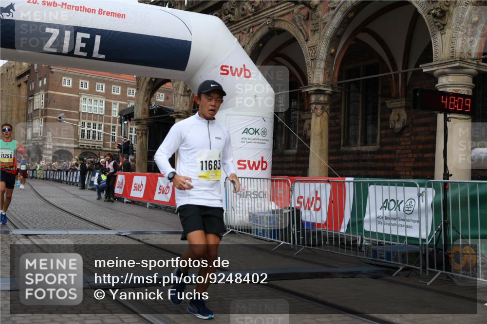 05.10.2025 - 20. swb-Marathon Bremen Yannick Fuchs http://msf.ph/oto/9248402 05.10.2025 10:44:04 Ziel 9170, 9865, 11256, 11683 meine-sportfotos.de