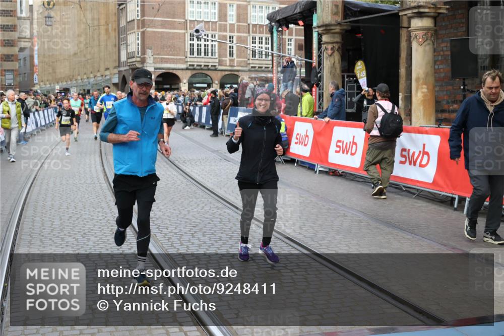 05.10.2025 - 20. swb-Marathon Bremen Yannick Fuchs http://msf.ph/oto/9248411 05.10.2025 10:52:50 Ziel 9209, 9517, 10548, 10833, 11012, 11587 meine-sportfotos.de