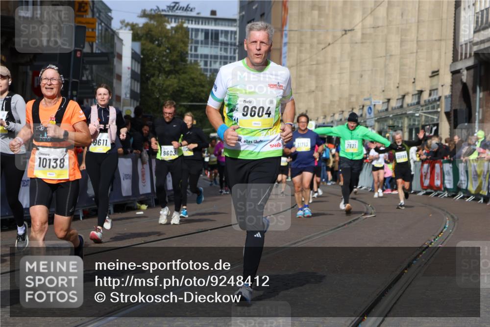 05.10.2025 - 20. swb-Marathon Bremen Strokosch-Dieckow http://msf.ph/oto/9248412 05.10.2025 11:00:04 Ziel 7621, 9005, 9381, 9603, 9604, 9611, 9666, 10138, 10290, 10291, 10311, 10489, 10572, 11026, 11125, 11266, 11600, 11713 meine-sportfotos.de