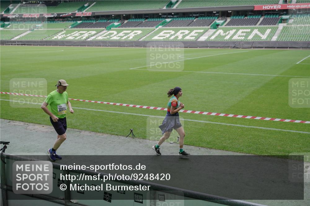 05.10.2025 - 20. swb-Marathon Bremen Michael Burmester http://msf.ph/oto/9248420 05.10.2025 10:39:08 Laufen im Stadion 7199, 7654, 7788, 8123, 9182, 9184, 9224, 9225, 9229, 9235, 9269, 9300, 9322, 9324, 9325, 9331, 9335, 9379, 9394, 9398, 9409, 9515, 9610, 9628, 9644, 9660, 9668, 9713, 9752, 9765, 9771, 9782, 9850, 9890, 9908, 9927, 9944, 9978, 9998, 10018, 10021, 10106, 10142, 10207, 10213, 10238, 10255, 10258, 10289, 10297, 10371, 10404, 10405, 10439, 10446, 10478, 10483, 10498, 10511, 10529, 10551, 10557, 10623, 10734, 10853, 10033 meine-sportfotos.de