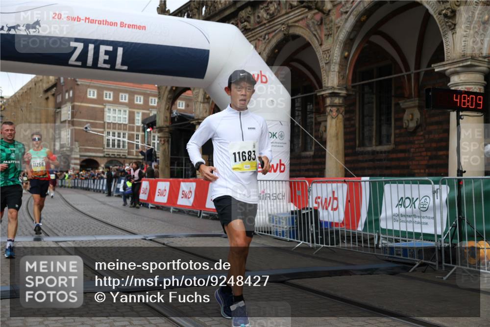 05.10.2025 - 20. swb-Marathon Bremen Yannick Fuchs http://msf.ph/oto/9248427 05.10.2025 10:44:05 Ziel 9170, 9865, 11256, 11683 meine-sportfotos.de