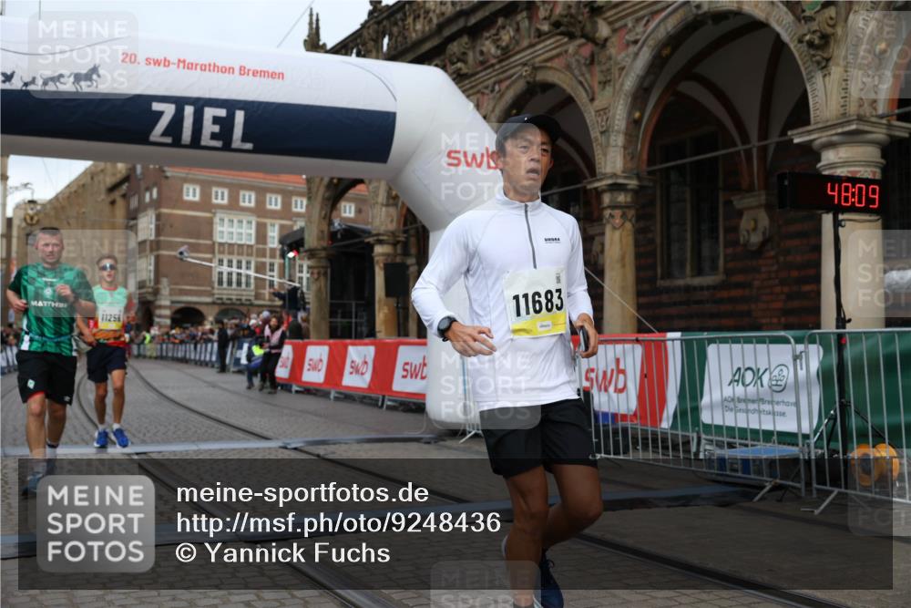05.10.2025 - 20. swb-Marathon Bremen Yannick Fuchs http://msf.ph/oto/9248436 05.10.2025 10:44:05 Ziel 9170, 9865, 11256, 11683 meine-sportfotos.de