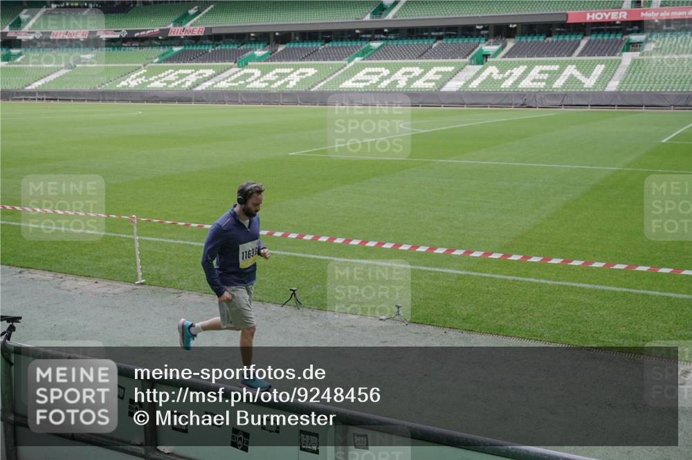 05.10.2025 - 20. swb-Marathon Bremen Michael Burmester http://msf.ph/oto/9248456 05.10.2025 10:39:10 Laufen im Stadion 7199, 7654, 7788, 7979, 8123, 9002, 9182, 9184, 9224, 9225, 9229, 9235, 9269, 9300, 9322, 9324, 9325, 9331, 9335, 9379, 9394, 9398, 9409, 9515, 9610, 9628, 9644, 9660, 9668, 9713, 9752, 9765, 9771, 9782, 9850, 9890, 9908, 9927, 9944, 9978, 9998, 10018, 10021, 10106, 10142, 10207, 10213, 10238, 10255, 10258, 10289, 10297, 10371, 10404, 10405, 10439, 10446, 10483, 10498, 10511, 10529, 10531, 10551, 10557, 10567, 10623, 10734, 10749, 10853, 10033 meine-sportfotos.de