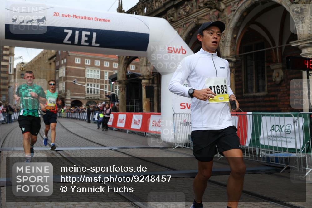 05.10.2025 - 20. swb-Marathon Bremen Yannick Fuchs http://msf.ph/oto/9248457 05.10.2025 10:44:05 Ziel 9170, 9865, 11256, 11683 meine-sportfotos.de