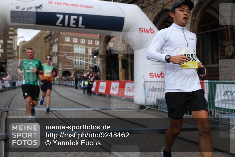 05.10.2025 - 20. swb-Marathon Bremen Yannick Fuchs http://msf.ph/oto/9248462 05.10.2025 10:44:05 Ziel 9170, 9865, 11256, 11683 meine-sportfotos.de