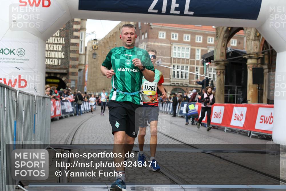 05.10.2025 - 20. swb-Marathon Bremen Yannick Fuchs http://msf.ph/oto/9248471 05.10.2025 10:44:05 Ziel 9170, 9865, 11256, 11683 meine-sportfotos.de