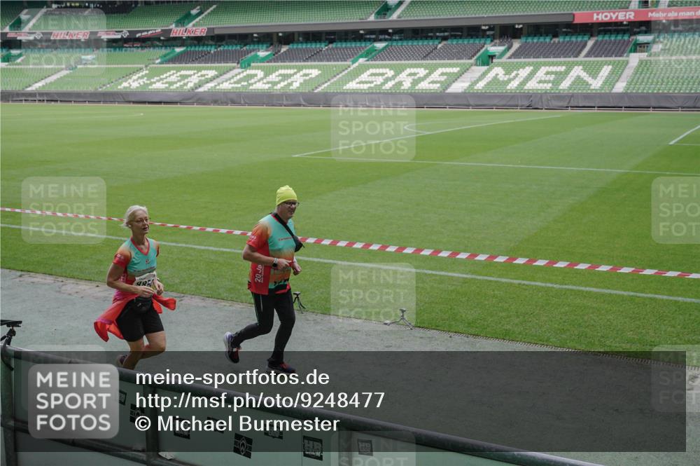 05.10.2025 - 20. swb-Marathon Bremen Michael Burmester http://msf.ph/oto/9248477 05.10.2025 10:39:12 Laufen im Stadion 7199, 7654, 7788, 7979, 8123, 9002, 9182, 9184, 9224, 9225, 9228, 9229, 9235, 9269, 9300, 9315, 9322, 9324, 9325, 9331, 9335, 9379, 9394, 9398, 9409, 9515, 9523, 9610, 9628, 9644, 9660, 9668, 9713, 9752, 9765, 9782, 9850, 9890, 9908, 9927, 9944, 9978, 9998, 10018, 10021, 10106, 10142, 10207, 10213, 10238, 10255, 10258, 10289, 10297, 10371, 10374, 10404, 10405, 10426, 10439, 10446, 10483, 10498, 10511, 10529, 10531, 10551, 10557, 10567, 10623, 10734, 10749, 10853 meine-sportfotos.de