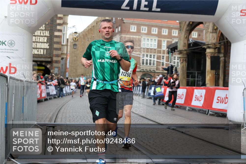 05.10.2025 - 20. swb-Marathon Bremen Yannick Fuchs http://msf.ph/oto/9248486 05.10.2025 10:44:06 Ziel 9170, 9865, 11256, 11683 meine-sportfotos.de