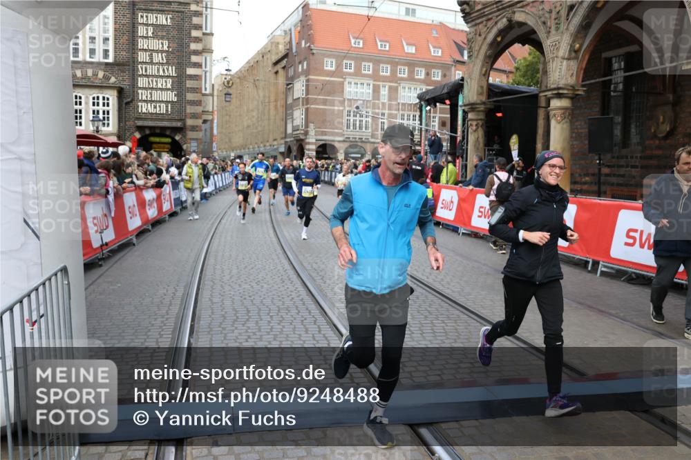 05.10.2025 - 20. swb-Marathon Bremen Yannick Fuchs http://msf.ph/oto/9248488 05.10.2025 10:52:51 Ziel 9209, 9517, 9581, 10548, 10833, 11012, 11382, 11417, 11587 meine-sportfotos.de