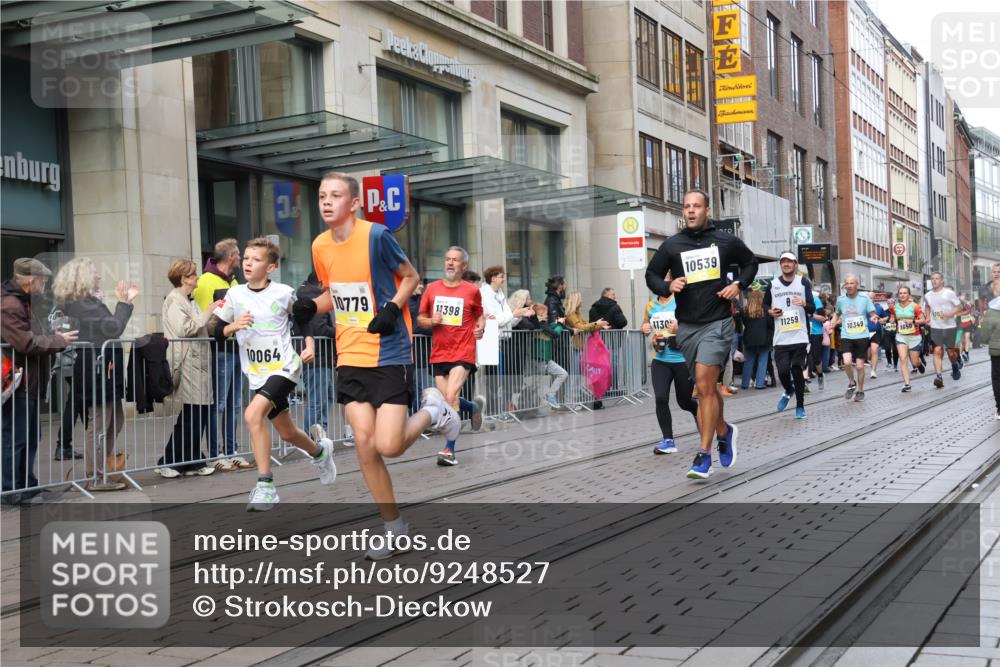05.10.2025 - 20. swb-Marathon Bremen Strokosch-Dieckow http://msf.ph/oto/9248527 05.10.2025 10:52:48 Ziel 9187, 9449, 9539, 9650, 9703, 9834, 9918, 9956, 10064, 10128, 10242, 10317, 10349, 10460, 10466, 10539, 10779, 10806, 10955, 10958, 10993, 11175, 11259, 11300, 11377, 11398, 11411, 11450, 11510, 11512, 11722, 9187, 9449, 9539, 9650, 9703, 9834, 9918, 9956, 10064, 10128, 10242, 10317, 10349, 10460, 10466, 10539, 10779, 10806, 10955, 10958, 10993, 11398, 11450, 11722 meine-sportfotos.de