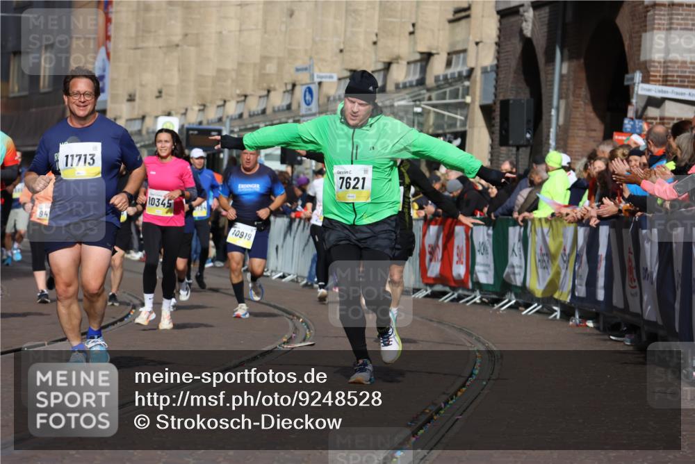 05.10.2025 - 20. swb-Marathon Bremen Strokosch-Dieckow http://msf.ph/oto/9248528 05.10.2025 11:00:06 Ziel 7177, 7621, 9603, 9604, 9611, 9666, 9672, 10138, 10345, 10489, 10572, 10889, 10919, 11026, 11050, 11125, 11266, 11600, 11713 meine-sportfotos.de