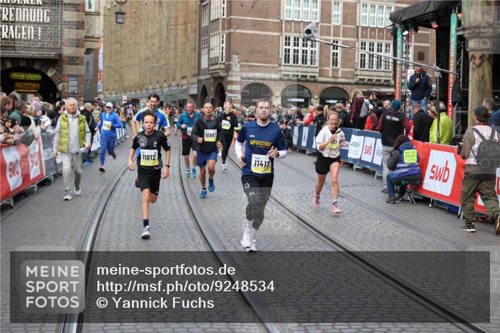 05.10.2025 - 20. swb-Marathon Bremen Yannick Fuchs http://msf.ph/oto/9248534 05.10.2025 10:52:52 Ziel 9209, 9214, 9517, 9581, 10833, 11012, 11382, 11417, 11587 meine-sportfotos.de