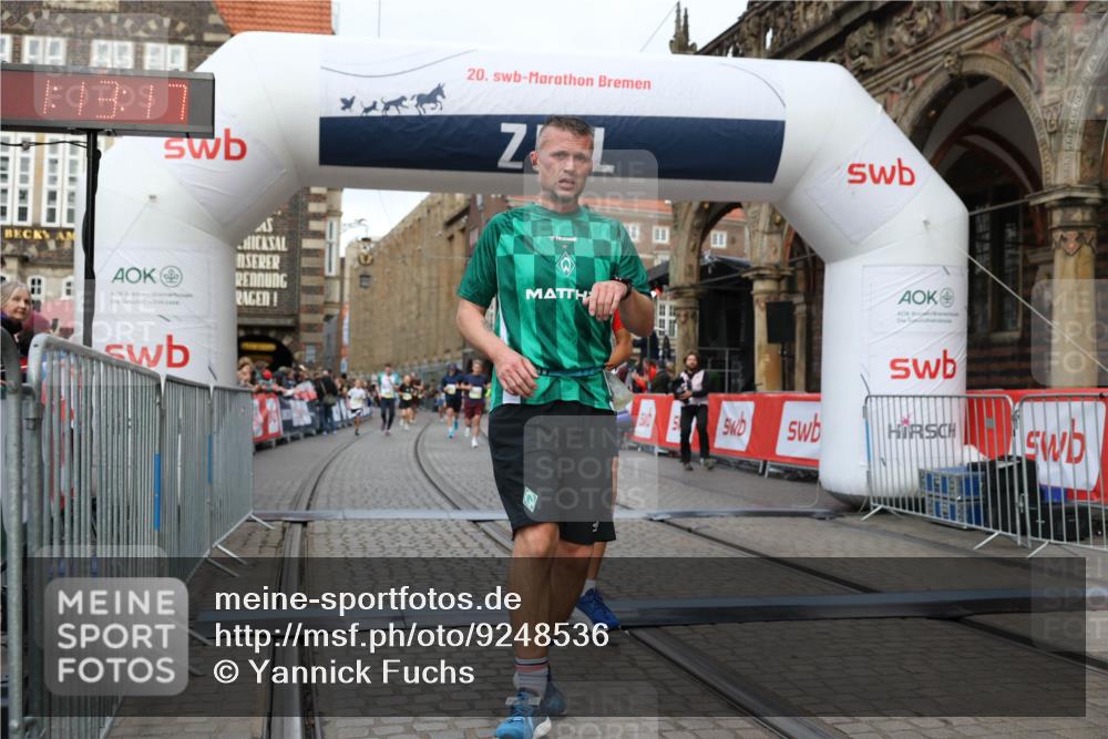 05.10.2025 - 20. swb-Marathon Bremen Yannick Fuchs http://msf.ph/oto/9248536 05.10.2025 10:44:06 Ziel 9170, 9865, 11256, 11683 meine-sportfotos.de