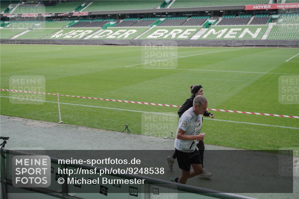 05.10.2025 - 20. swb-Marathon Bremen Michael Burmester http://msf.ph/oto/9248538 05.10.2025 10:39:15 Laufen im Stadion 7199, 7654, 7788, 7979, 8123, 9002, 9180, 9182, 9184, 9224, 9225, 9228, 9229, 9269, 9300, 9315, 9322, 9324, 9325, 9331, 9379, 9394, 9398, 9409, 9515, 9523, 9610, 9628, 9644, 9660, 9668, 9713, 9752, 9765, 9782, 9850, 9890, 9908, 9927, 9944, 9978, 9998, 10018, 10021, 10106, 10142, 10207, 10213, 10238, 10255, 10258, 10289, 10297, 10371, 10374, 10405, 10426, 10446, 10483, 10498, 10511, 10529, 10531, 10551, 10557, 10567, 10623, 10734, 10749, 10853 meine-sportfotos.de