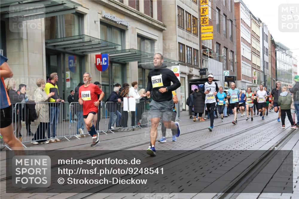 05.10.2025 - 20. swb-Marathon Bremen Strokosch-Dieckow http://msf.ph/oto/9248541 05.10.2025 10:52:48 Ziel 9187, 9449, 9539, 9650, 9703, 9834, 9918, 9956, 10064, 10128, 10242, 10317, 10349, 10460, 10466, 10539, 10779, 10806, 10955, 10958, 10993, 11175, 11259, 11300, 11377, 11398, 11411, 11450, 11510, 11512, 11722, 9187, 9449, 9539, 9650, 9703, 9834, 9918, 9956, 10064, 10128, 10242, 10317, 10349, 10460, 10466, 10539, 10779, 10806, 10955, 10958, 10993, 11398, 11450, 11722 meine-sportfotos.de