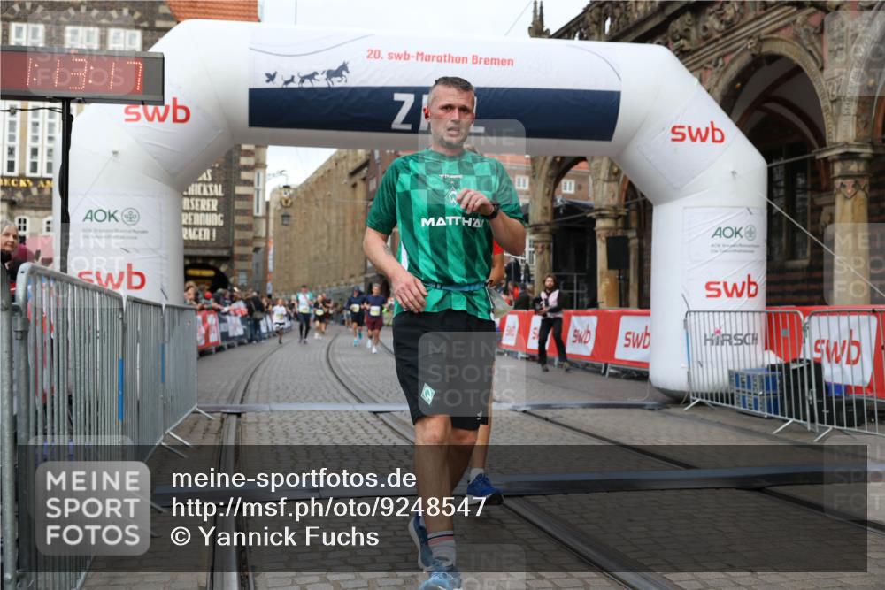 05.10.2025 - 20. swb-Marathon Bremen Yannick Fuchs http://msf.ph/oto/9248547 05.10.2025 10:44:06 Ziel 9170, 9865, 11256, 11683 meine-sportfotos.de