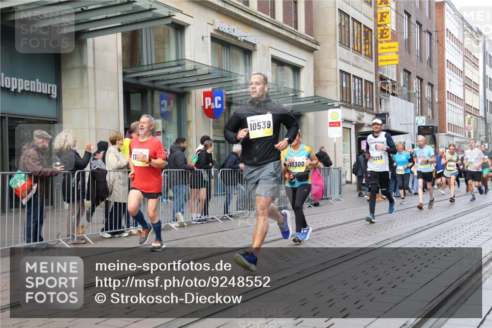 05.10.2025 - 20. swb-Marathon Bremen Strokosch-Dieckow http://msf.ph/oto/9248552 05.10.2025 10:52:48 Ziel 9187, 9449, 9539, 9650, 9703, 9834, 9918, 9956, 10064, 10128, 10242, 10317, 10349, 10460, 10466, 10539, 10779, 10806, 10955, 10958, 10993, 11175, 11259, 11300, 11377, 11398, 11411, 11450, 11510, 11512, 11722, 9187, 9449, 9539, 9650, 9703, 9834, 9918, 9956, 10064, 10128, 10242, 10317, 10349, 10460, 10466, 10539, 10779, 10806, 10955, 10958, 10993, 11398, 11450, 11722 meine-sportfotos.de