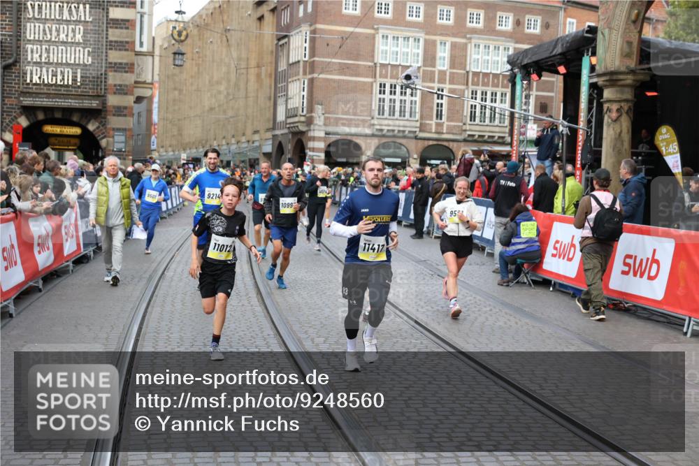 05.10.2025 - 20. swb-Marathon Bremen Yannick Fuchs http://msf.ph/oto/9248560 05.10.2025 10:52:52 Ziel 9209, 9214, 9517, 9581, 10833, 11012, 11382, 11417, 11587 meine-sportfotos.de