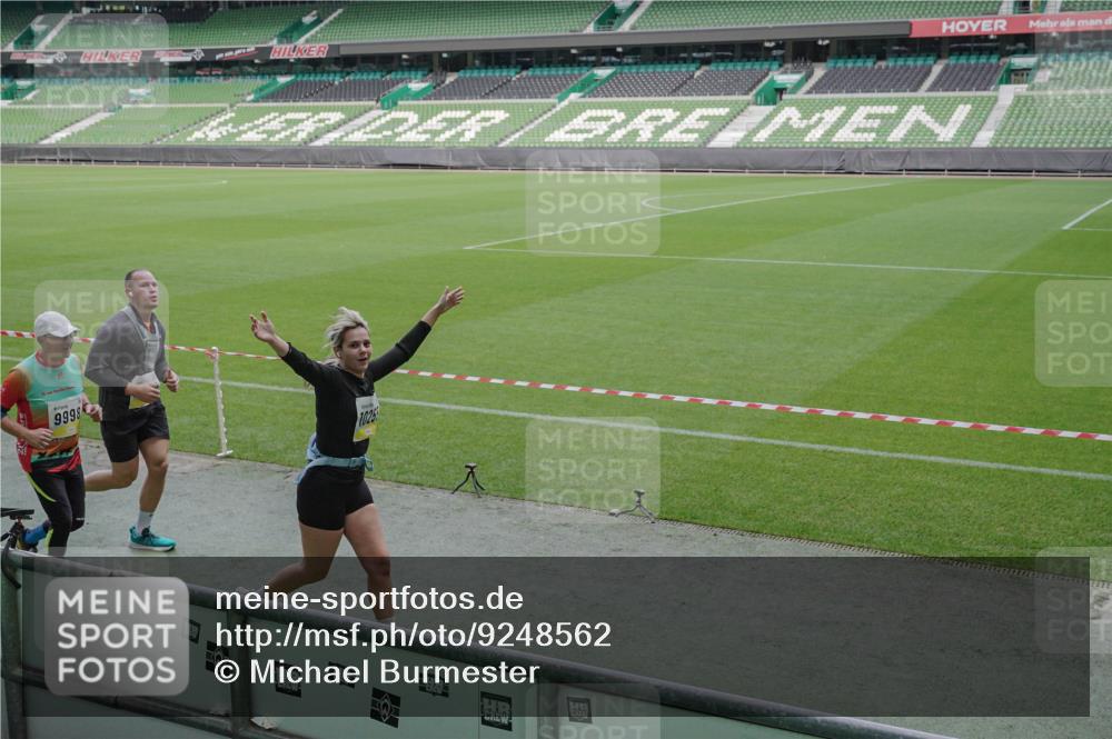 05.10.2025 - 20. swb-Marathon Bremen Michael Burmester http://msf.ph/oto/9248562 05.10.2025 10:39:16 Laufen im Stadion 7199, 7654, 7788, 7979, 8123, 9002, 9180, 9182, 9184, 9224, 9225, 9228, 9229, 9269, 9300, 9315, 9322, 9324, 9325, 9331, 9379, 9394, 9398, 9409, 9515, 9523, 9610, 9628, 9644, 9660, 9668, 9713, 9752, 9765, 9782, 9850, 9890, 9908, 9927, 9944, 9998, 10018, 10021, 10106, 10142, 10207, 10213, 10238, 10255, 10258, 10289, 10297, 10371, 10374, 10405, 10426, 10446, 10483, 10498, 10511, 10529, 10531, 10551, 10557, 10567, 10623, 10734, 10749, 10853, 9184 meine-sportfotos.de