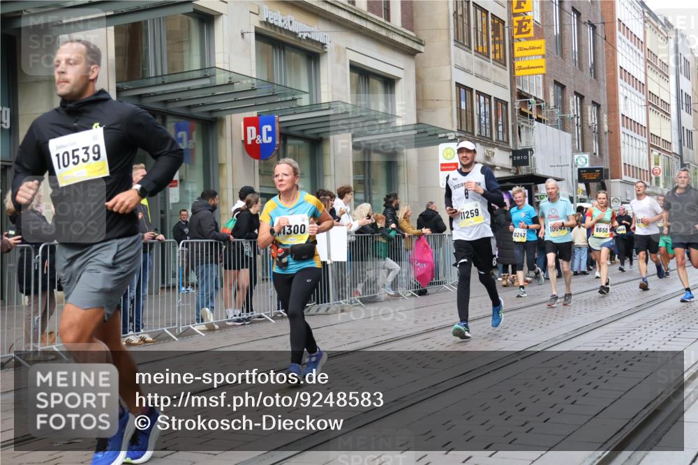 05.10.2025 - 20. swb-Marathon Bremen Strokosch-Dieckow http://msf.ph/oto/9248583 05.10.2025 10:52:49 Ziel 9187, 9263, 9449, 9539, 9650, 9703, 9834, 9918, 9956, 10064, 10128, 10242, 10317, 10349, 10460, 10466, 10539, 10779, 10806, 10955, 10958, 10993, 11175, 11259, 11300, 11377, 11398, 11411, 11450, 11510, 11512, 11722, 9187, 9263, 9449, 9539, 9650, 9703, 9834, 9918, 9956, 10064, 10128, 10242, 10317, 10349, 10460, 10466, 10539, 10779, 10806, 10955, 10958, 10993, 11398, 11450, 11722 meine-sportfotos.de
