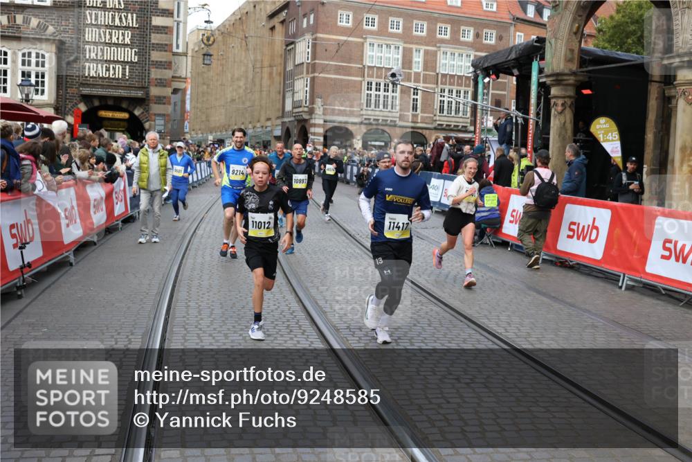 05.10.2025 - 20. swb-Marathon Bremen Yannick Fuchs http://msf.ph/oto/9248585 05.10.2025 10:52:53 Ziel 9209, 9214, 9501, 9517, 9581, 10308, 10309, 10833, 10997, 11012, 11382, 11417, 11587 meine-sportfotos.de