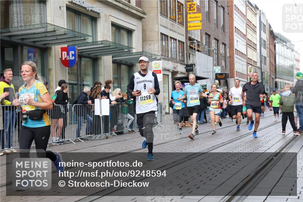 05.10.2025 - 20. swb-Marathon Bremen Strokosch-Dieckow http://msf.ph/oto/9248594 05.10.2025 10:52:50 Ziel 7251, 9187, 9263, 9449, 9539, 9650, 9703, 9834, 9918, 9956, 10064, 10128, 10242, 10317, 10349, 10460, 10466, 10539, 10779, 10806, 10958, 10993, 11174, 11175, 11259, 11300, 11377, 11398, 11411, 11450, 11510, 11512, 11722, 7251, 9187, 9263, 9449, 9539, 9650, 9703, 9834, 9918, 9956, 10064, 10128, 10242, 10317, 10349, 10460, 10466, 10539, 10779, 10806, 10958, 10993, 11174, 11398, 11450, 11722 meine-sportfotos.de