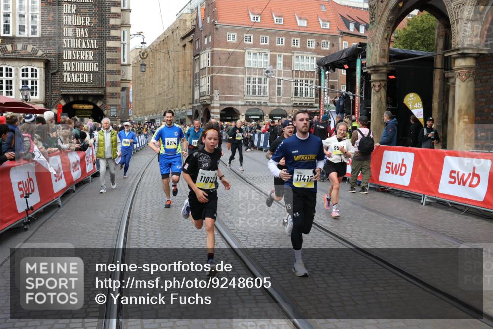 05.10.2025 - 20. swb-Marathon Bremen Yannick Fuchs http://msf.ph/oto/9248605 05.10.2025 10:52:53 Ziel 9209, 9214, 9501, 9517, 9581, 10308, 10309, 10833, 10997, 11012, 11382, 11417, 11587 meine-sportfotos.de