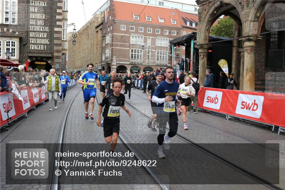 05.10.2025 - 20. swb-Marathon Bremen Yannick Fuchs http://msf.ph/oto/9248622 05.10.2025 10:52:53 Ziel 9209, 9214, 9501, 9517, 9581, 10308, 10309, 10833, 10997, 11012, 11382, 11417, 11587 meine-sportfotos.de