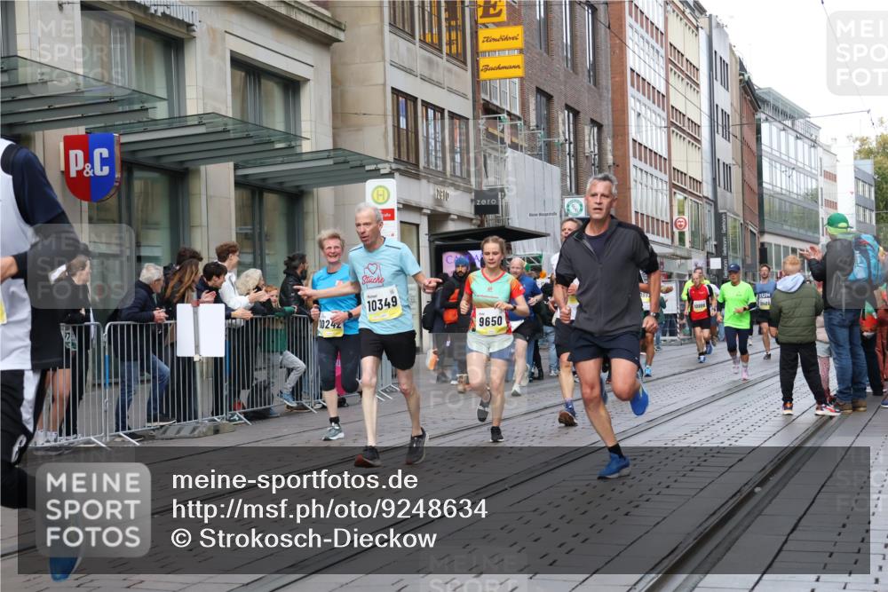 05.10.2025 - 20. swb-Marathon Bremen Strokosch-Dieckow http://msf.ph/oto/9248634 05.10.2025 10:52:51 Ziel 7193, 7251, 9187, 9263, 9449, 9539, 9650, 9703, 9717, 9834, 9918, 9956, 10057, 10064, 10128, 10242, 10317, 10349, 10460, 10466, 10539, 10779, 10806, 10958, 10993, 11174, 11175, 11259, 11300, 11377, 11398, 11411, 11450, 11510, 11512, 11722, 7193, 7251, 9187, 9263, 9449, 9539, 9650, 9703, 9717, 9834, 9918, 9956, 10057, 10064, 10128, 10242, 10317, 10349, 10460, 10466, 10539, 10779, 10806, 10958, 10993, 11174, 11398, 11450, 11722 meine-sportfotos.de
