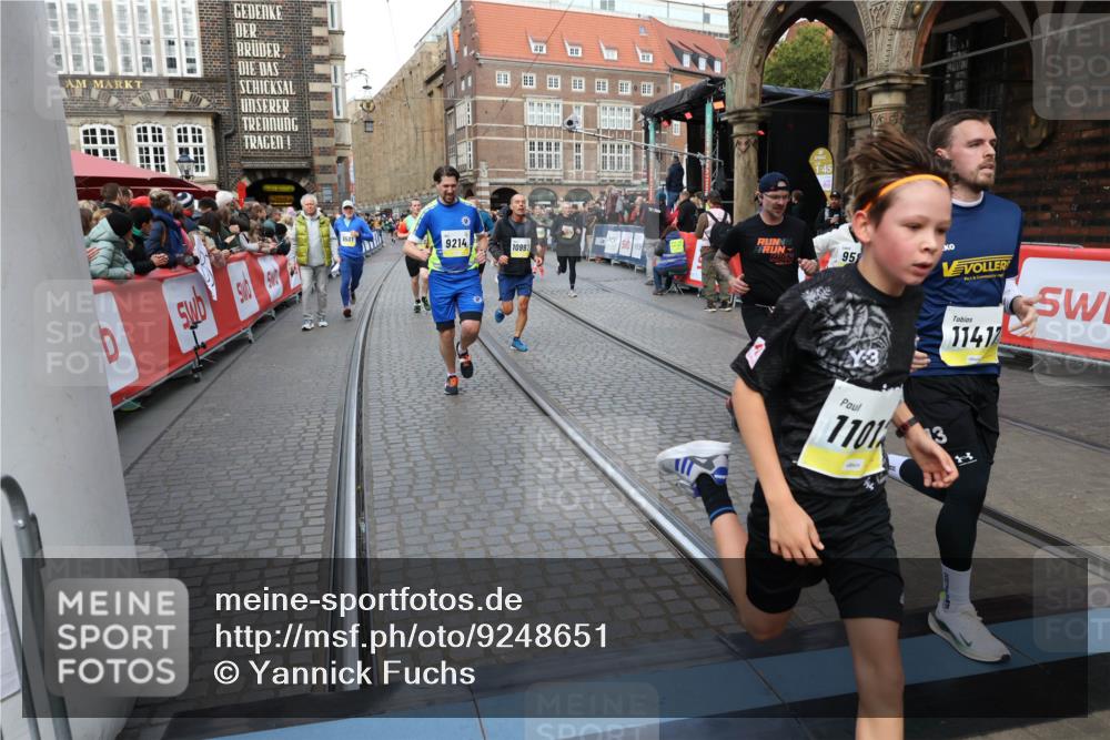 05.10.2025 - 20. swb-Marathon Bremen Yannick Fuchs http://msf.ph/oto/9248651 05.10.2025 10:52:54 Ziel 9214, 9284, 9501, 9517, 9581, 9830, 10308, 10309, 10514, 10833, 10997, 11012, 11382, 11417, 11587 meine-sportfotos.de