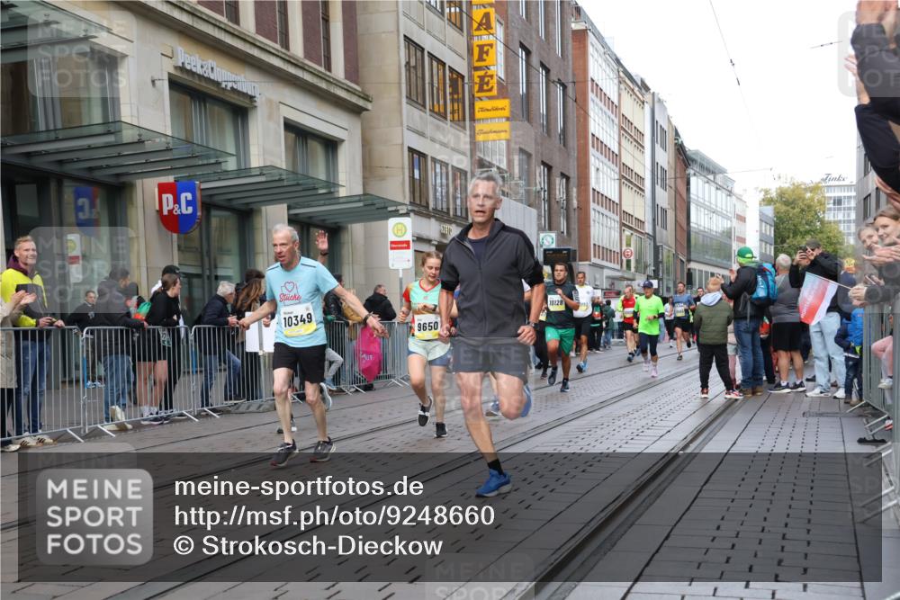 05.10.2025 - 20. swb-Marathon Bremen Strokosch-Dieckow http://msf.ph/oto/9248660 05.10.2025 10:52:51 Ziel 7193, 7251, 9187, 9263, 9449, 9539, 9650, 9703, 9717, 9834, 9918, 9956, 10057, 10064, 10128, 10242, 10317, 10349, 10460, 10466, 10539, 10779, 10806, 10958, 10993, 11174, 11175, 11259, 11300, 11377, 11398, 11411, 11450, 11510, 11512, 11722, 7193, 7251, 9187, 9263, 9449, 9539, 9650, 9703, 9717, 9834, 9918, 9956, 10057, 10064, 10128, 10242, 10317, 10349, 10460, 10466, 10539, 10779, 10806, 10958, 10993, 11174, 11398, 11450, 11722 meine-sportfotos.de