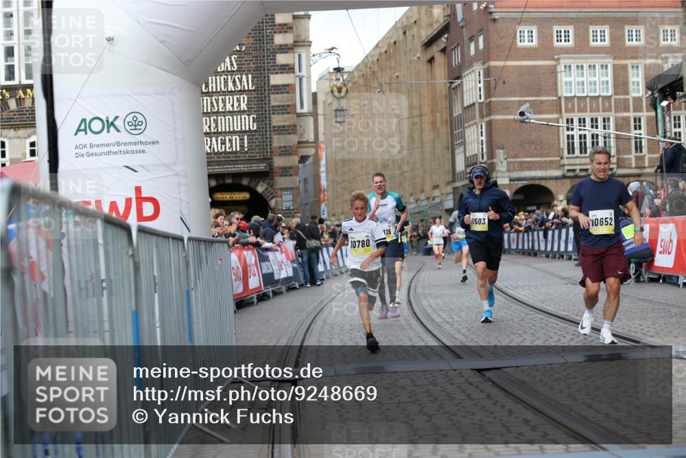 05.10.2025 - 20. swb-Marathon Bremen Yannick Fuchs http://msf.ph/oto/9248669 05.10.2025 10:44:10 Ziel 9614, 9865, 10351, 10652, 10780, 11256, 11316, 11503 meine-sportfotos.de