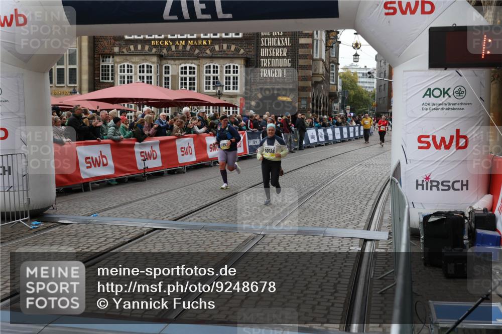 05.10.2025 - 20. swb-Marathon Bremen Yannick Fuchs http://msf.ph/oto/9248678 05.10.2025 11:12:57 Ziel 9203, 10186, 11252 meine-sportfotos.de