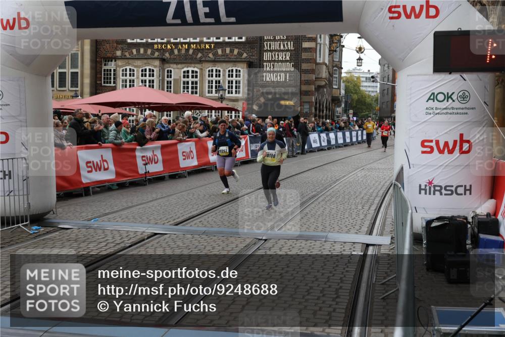 05.10.2025 - 20. swb-Marathon Bremen Yannick Fuchs http://msf.ph/oto/9248688 05.10.2025 11:12:57 Ziel 9203, 10186, 11252 meine-sportfotos.de