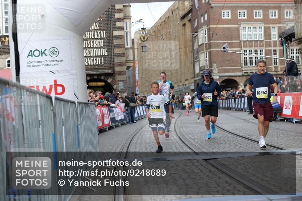 05.10.2025 - 20. swb-Marathon Bremen Yannick Fuchs http://msf.ph/oto/9248689 05.10.2025 10:44:10 Ziel 9614, 9865, 10351, 10652, 10780, 11256, 11316, 11503 meine-sportfotos.de