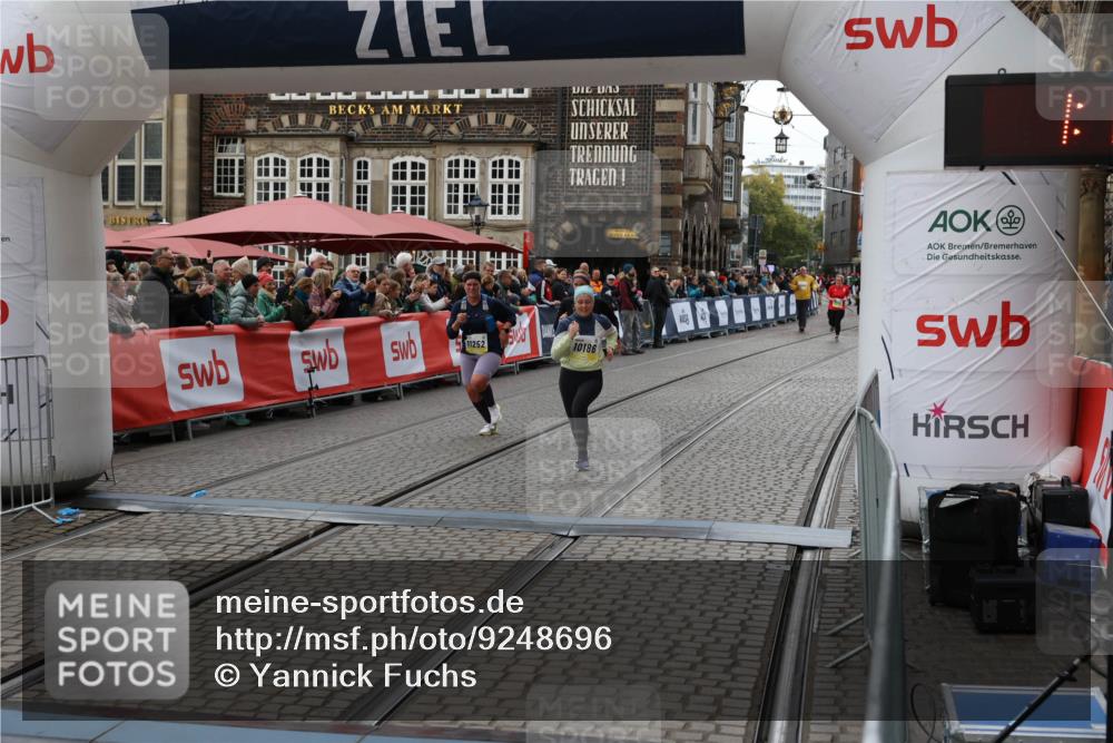 05.10.2025 - 20. swb-Marathon Bremen Yannick Fuchs http://msf.ph/oto/9248696 05.10.2025 11:12:57 Ziel 9203, 10186, 11252 meine-sportfotos.de