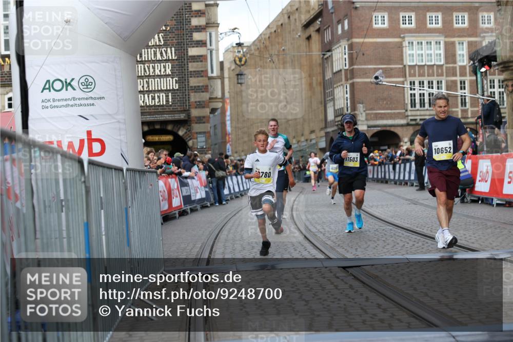 05.10.2025 - 20. swb-Marathon Bremen Yannick Fuchs http://msf.ph/oto/9248700 05.10.2025 10:44:10 Ziel 9614, 9865, 10351, 10652, 10780, 11256, 11316, 11503 meine-sportfotos.de
