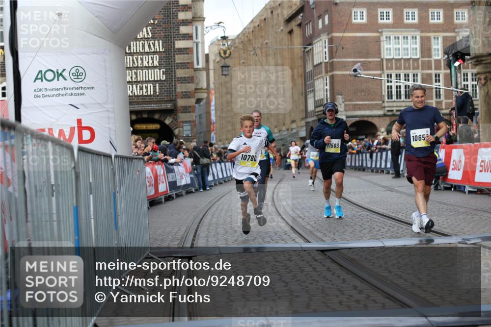 05.10.2025 - 20. swb-Marathon Bremen Yannick Fuchs http://msf.ph/oto/9248709 05.10.2025 10:44:10 Ziel 9614, 9865, 10351, 10652, 10780, 11256, 11316, 11503 meine-sportfotos.de